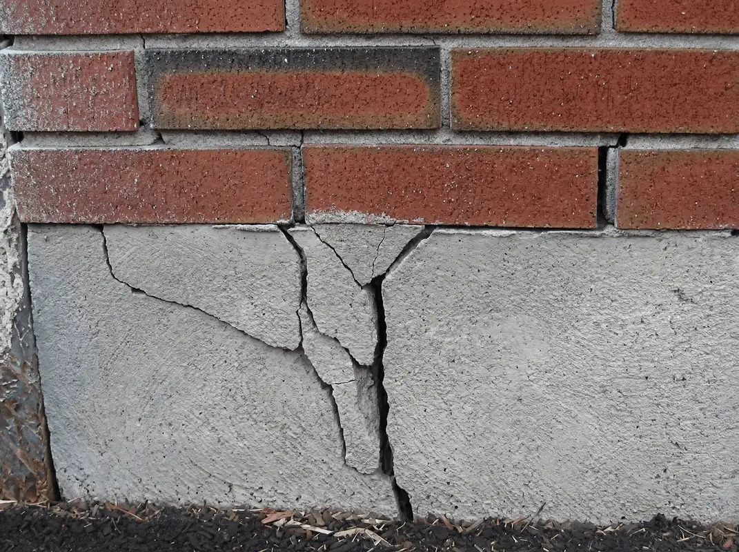 Concrete foundation with serious structural damage in Bakersfield, CA