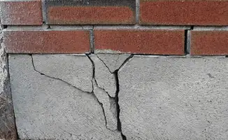 Concrete foundation with serious structural damage in Bakersfield, CA